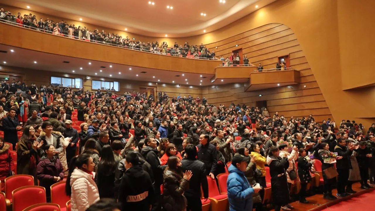 开云体育入口-包含Doinb重返赛场，比赛规则变更首场状态出色，西班牙队观众沸腾！赢得满堂喝彩的词条