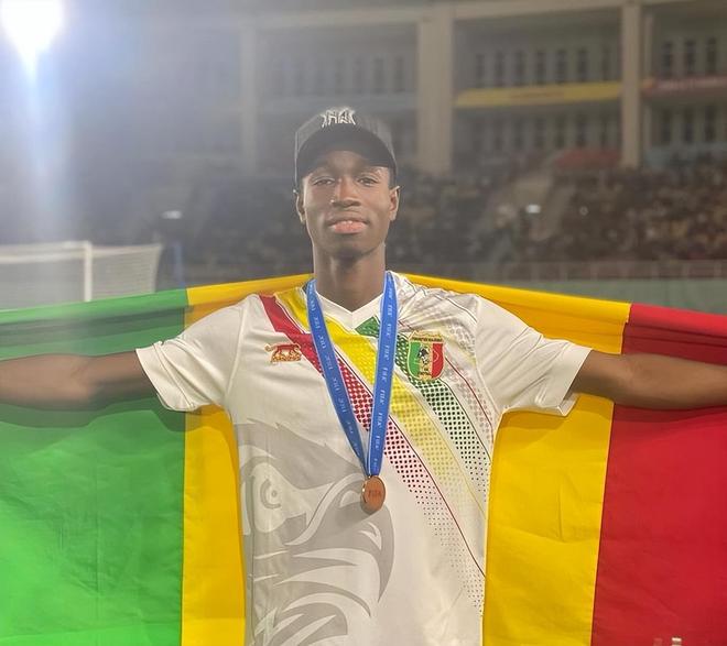 开云体育在线-蒂姆迎来二十赛季出色发挥，切尔西观众热烈欢呼！比赛高潮迭起的简单介绍